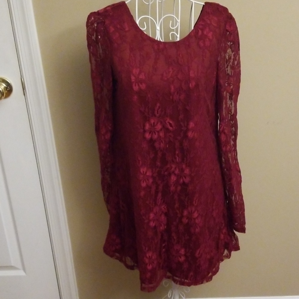 🌹lovely! 💕Gorgeous wine lace dress